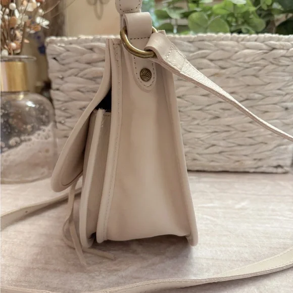 The Sak Playa Leather Saddle Bag - Picture 8 of 11